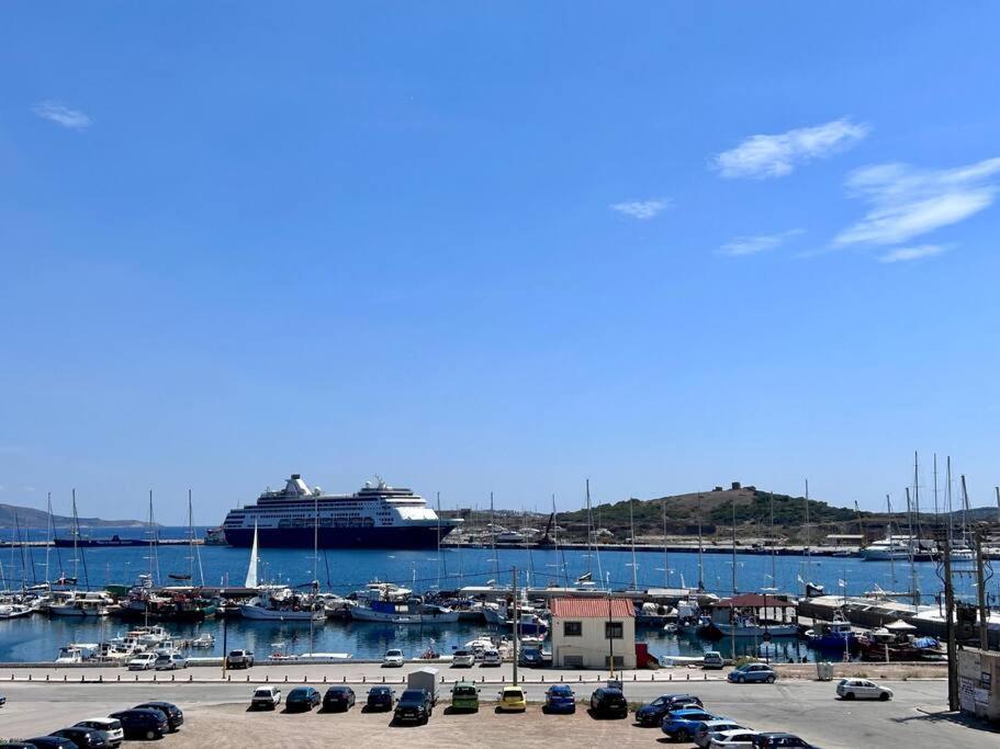 Luxury Port View Apartment Lavrion Exterior photo